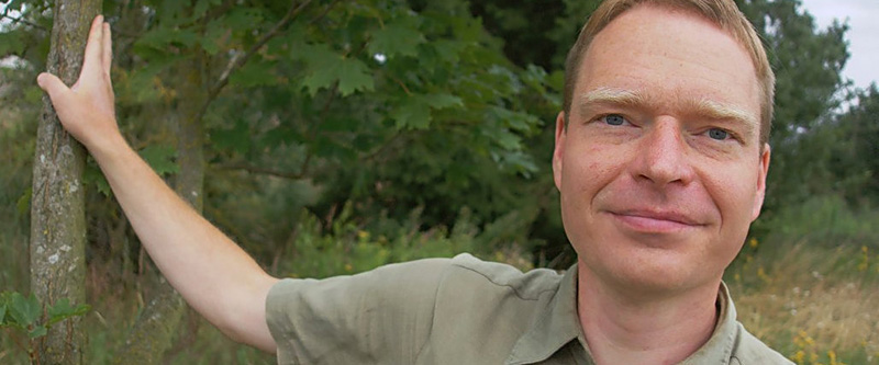 Daniel Fischer im Agroforst Projekt in Sieben Linden