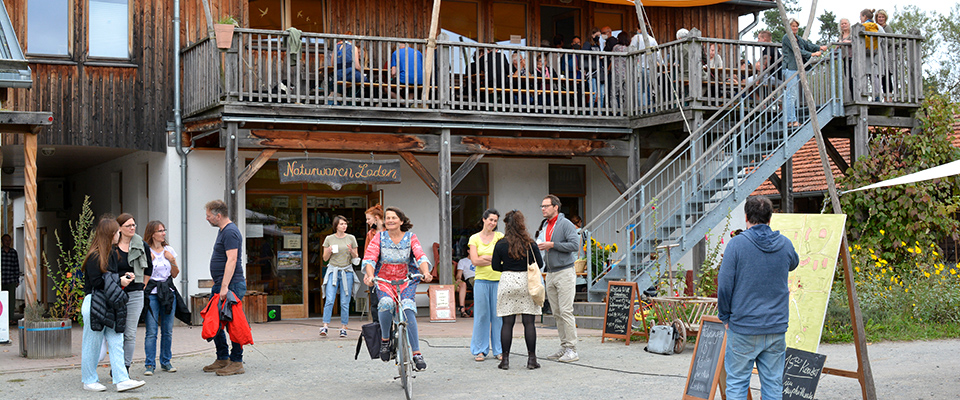 Dorfplatz von Soeben LInden beim Wagen und Winnen Kulturfestival