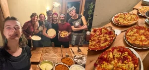 Eine Gruppe junger Menschen vor einem Tisch voll mit Pizzazutaten.