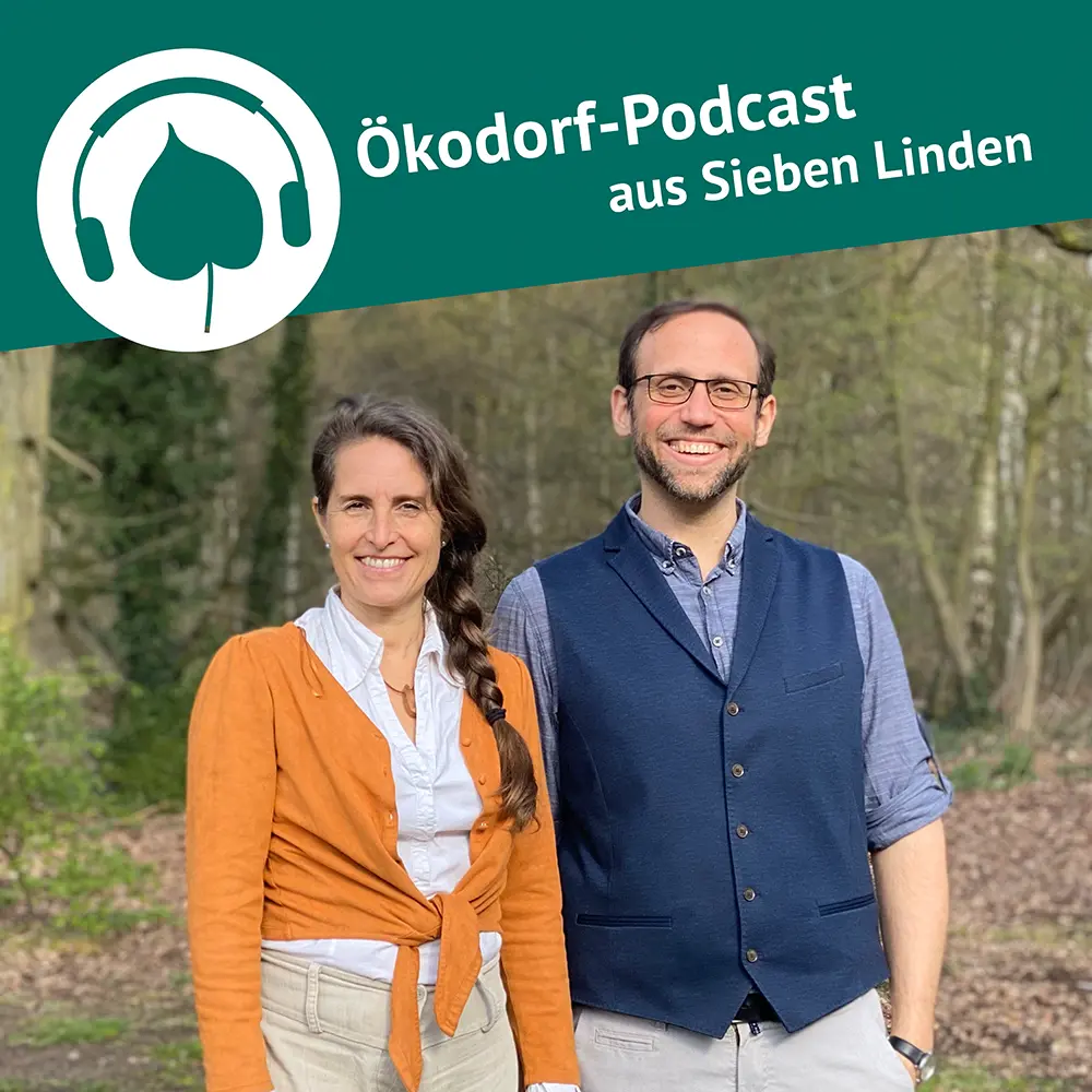 Podcastcover zum Thema Gemeinwohlökonomie: Simone und Roland stehen nebeneinenader und sind formell gekleidet. Sie schauen freundlich in die Kamera.