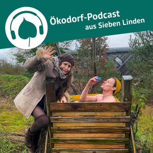 Johannes sitzt in einer Tonne mit kaltem Wasser, Simone steht daneben und uckt ängstlich