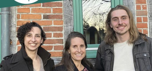 Podcast-Cover: Simone mit Jñana und Chris