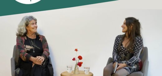 Podcast-Cover: Sabine und Simone im Gespräch