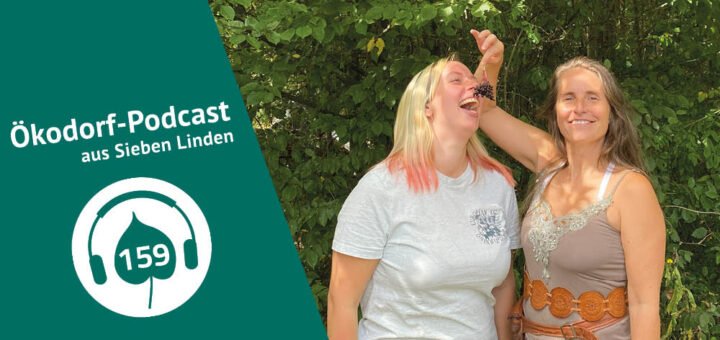 News-Cover: Simone und Annika albern rum und Simone füttert Annika mit Trauben.
